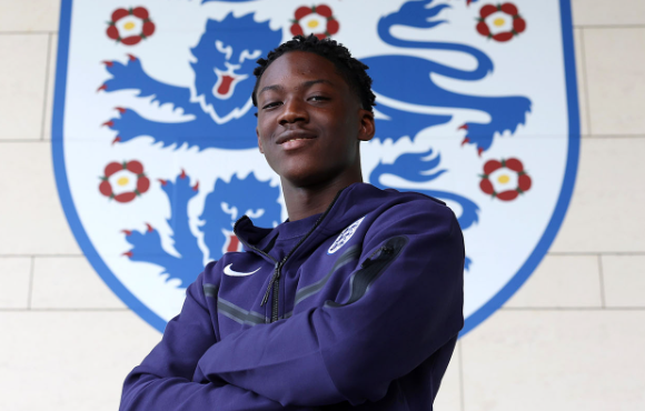 曼聯(lián)重建進行時：陣容調(diào)整與轉(zhuǎn)會風云