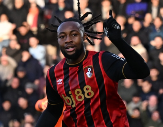 曼聯(lián)引援塞梅尼奧：堅守薪資結(jié)構(gòu)，競爭態(tài)勢復(fù)雜